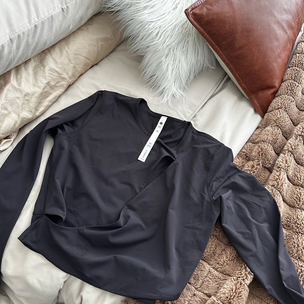 Stori long sleeve cut out top size 8 activewear